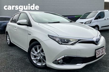 White 2018 Toyota Corolla Hatchback Hybrid