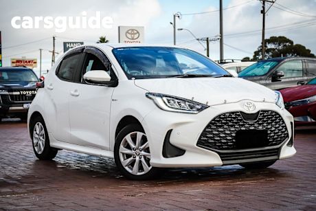 White 2024 Toyota Yaris Hatchback SX Hybrid
