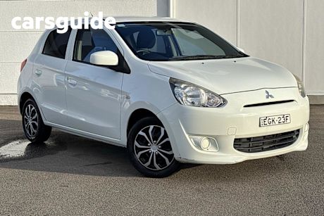 White 2015 Mitsubishi Mirage Hatchback ES