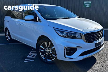 White 2018 Kia Carnival Wagon Platinum
