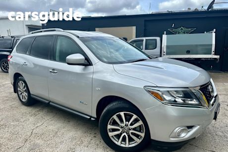 Silver 2014 Nissan Pathfinder Wagon ST Hybrid (4X2)