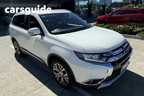White 2017 Mitsubishi Outlander Wagon LS Safety Pack (4X2)