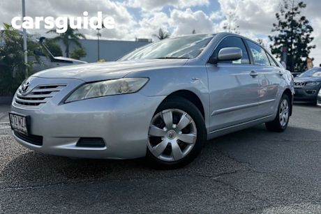 Silver 2016 Toyota Camry Sedan Atara S