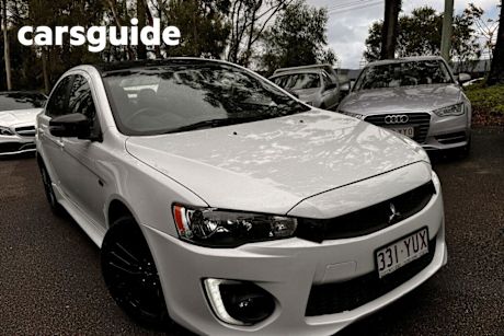 White 2017 Mitsubishi Lancer Sedan Black Edition (es)
