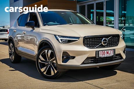Yellow 2024 Volvo XC40 Wagon Ultra B4 Dark