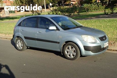 Silver 2007 Kia RIO Hatchback LX