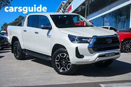 White 2020 Toyota Hilux Double Cab Pick Up SR5 (4X4)