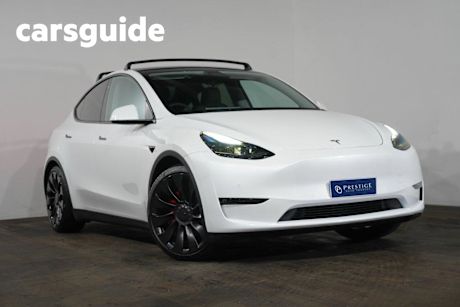 White 2023 Tesla Model Y Wagon Performance