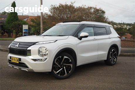 White 2022 Mitsubishi Outlander Wagon Exceed 7 Seat (awd)