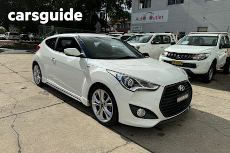 White 2015 Hyundai Veloster Coupe SR Turbo