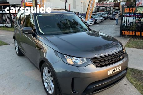 Grey 2017 Land Rover Discovery Wagon TD4 S