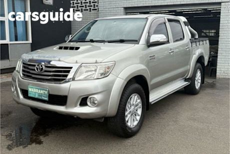 Gold 2013 Toyota Hilux Dual Cab Pick-up SR5 (4X4)