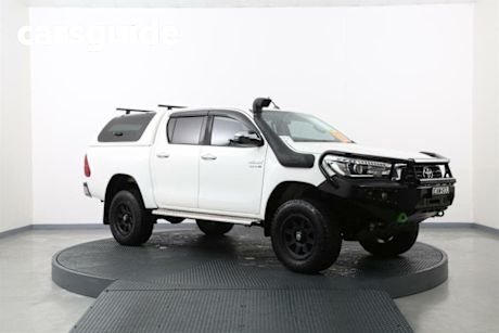 White 2019 Toyota Hilux Double Cab Pick Up SR5 (4X4)