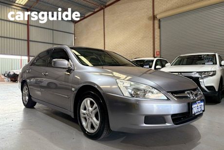 Silver 2006 Honda Accord Sedan VTi 40