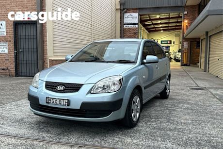 Silver 2008 Kia RIO Hatchback LX