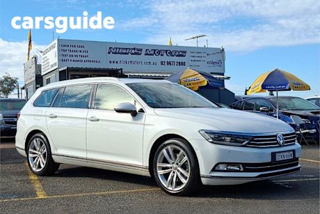 White 2018 Volkswagen Passat Wagon 140 TDI Highline