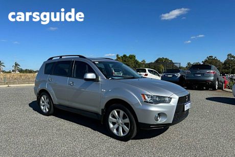 Silver 2011 Mitsubishi Outlander Wagon VR