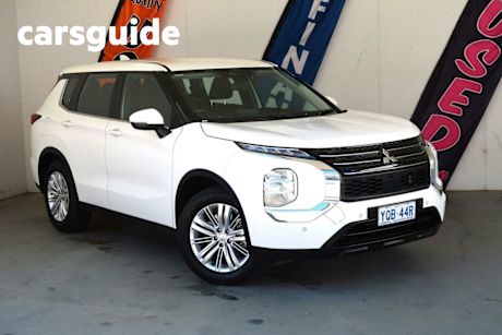 White 2023 Mitsubishi Outlander Wagon ES 2WD