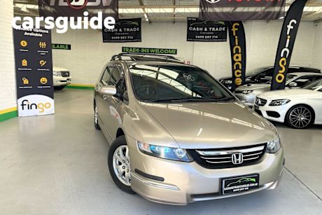 Gold 2005 Honda Odyssey Wagon Luxury