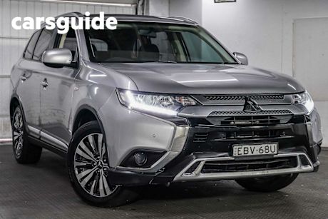 Silver 2018 Mitsubishi Outlander Wagon ES 7 Seat (awd)