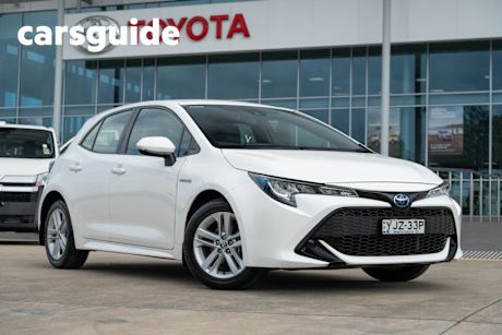 White 2020 Toyota Corolla Hatchback Ascent Sport (hybrid)