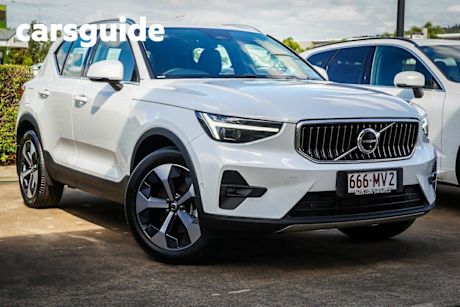 White 2024 Volvo XC40 Wagon Ultra B4 Bright