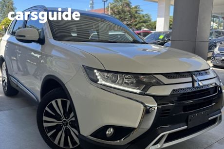 White 2019 Mitsubishi Outlander Wagon LS 7 Seat (awd)