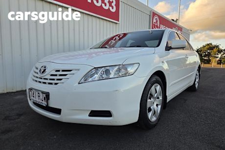 White 2009 Toyota Camry Sedan Altise