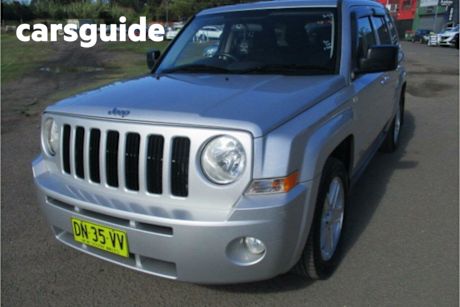 Silver 2011 Jeep Patriot Wagon Sport