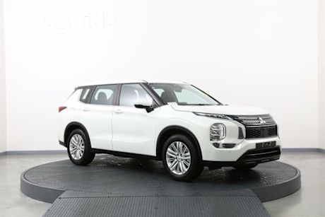 White 2024 Mitsubishi Outlander Wagon ES 5 Seat (2WD)