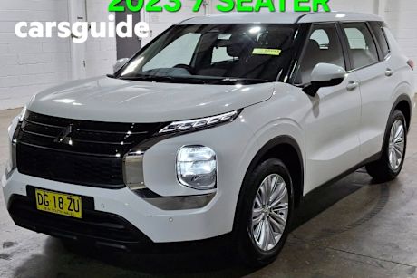 White 2023 Mitsubishi Outlander Wagon ES 7 Seat (2WD)