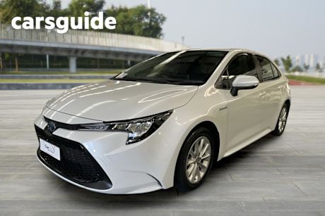 White 2021 Toyota Corolla Sedan Ascent Sport (hybrid)