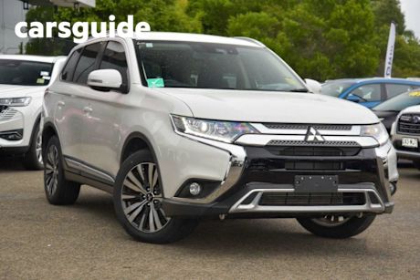 White 2019 Mitsubishi Outlander Wagon LS 7 Seat (awd)