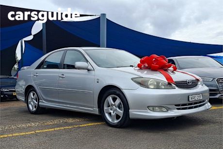 Silver 2004 Toyota Camry Sedan Sportivo