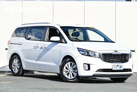 White 2015 Kia Carnival Wagon SI