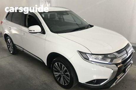White 2018 Mitsubishi Outlander Wagon LS 7 Seat (2WD)