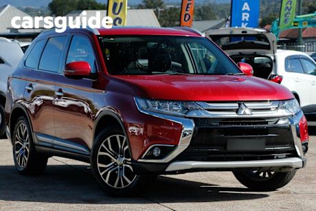 Red 2016 Mitsubishi Outlander Wagon Exceed (4X4)