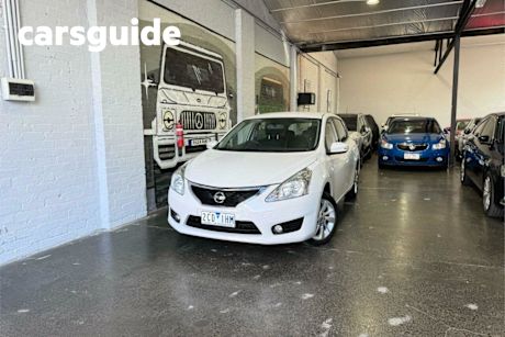 White 2015 Nissan Pulsar Hatchback ST-L