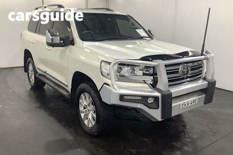 White 2017 Toyota Landcruiser Wagon Sahara (4X4)