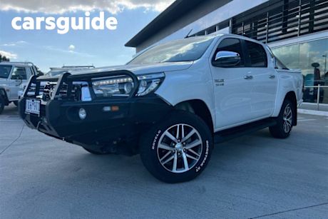 White 2018 Toyota Hilux Double Cab Pick Up SR5 (4X4)