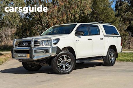 White 2017 Toyota Hilux Dual Cab Utility SR (4X4)