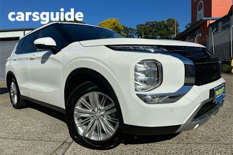 White 2023 Mitsubishi Outlander Wagon LS 7 Seat (2WD)