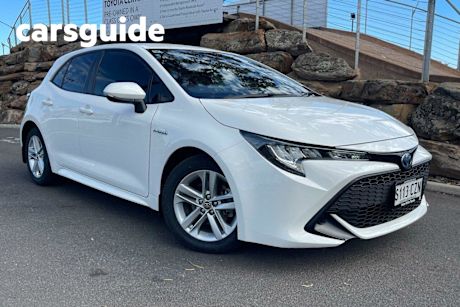 White 2019 Toyota Corolla Hatchback Ascent Sport (hybrid)