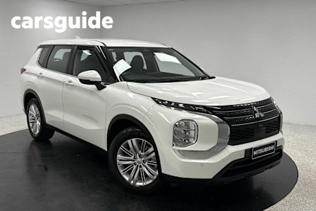 White 2022 Mitsubishi Outlander Wagon ES 7 Seat (2WD)