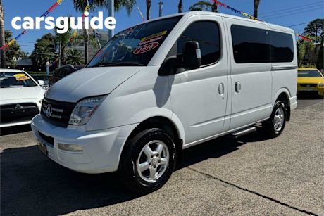 White 2015 LDV V80 Bus 11 Seat SWB