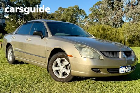 Gold 2004 Mitsubishi Magna Sedan ES