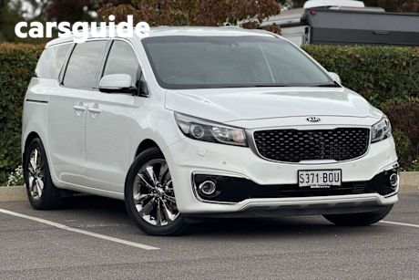 White 2017 Kia Carnival Wagon Platinum