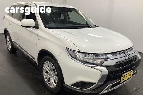 White 2021 Mitsubishi Outlander Wagon ES 5 Seat (2WD)