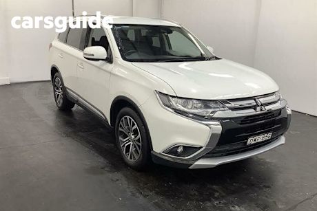 White 2018 Mitsubishi Outlander Wagon LS 7 Seat (2WD)