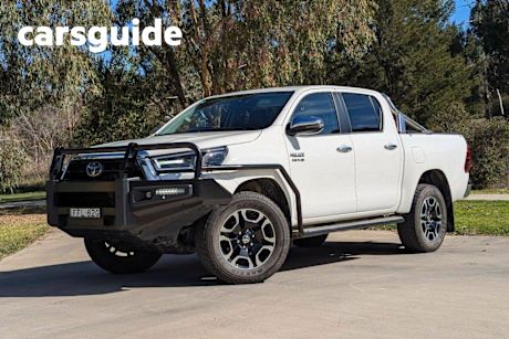 White 2022 Toyota Hilux Double Cab Pick Up SR5 + Premium Interior (4X4)